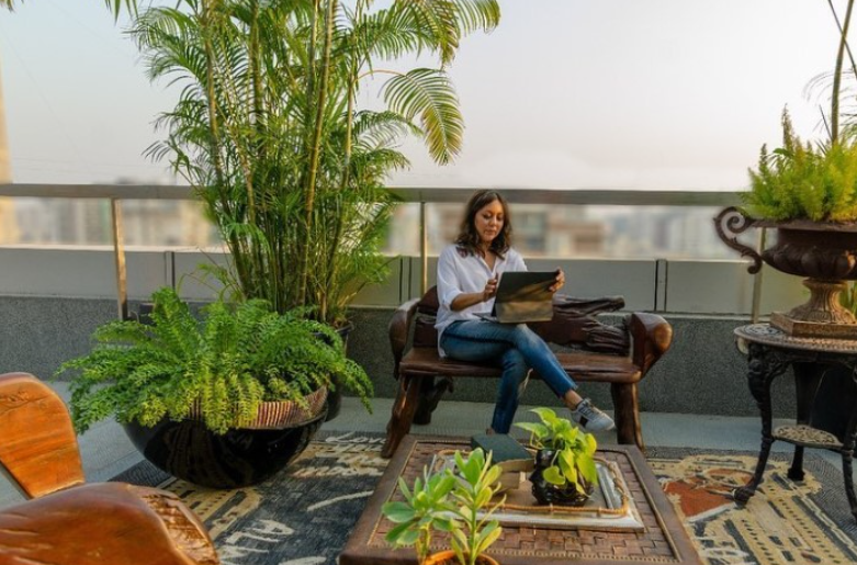 Gauri Khan in Balcony